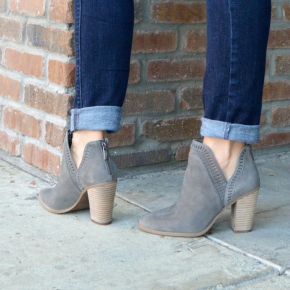 💕VINCE CAMUTO💕 Fileana Suede Heel Booties Gray - Picture 4 of 8